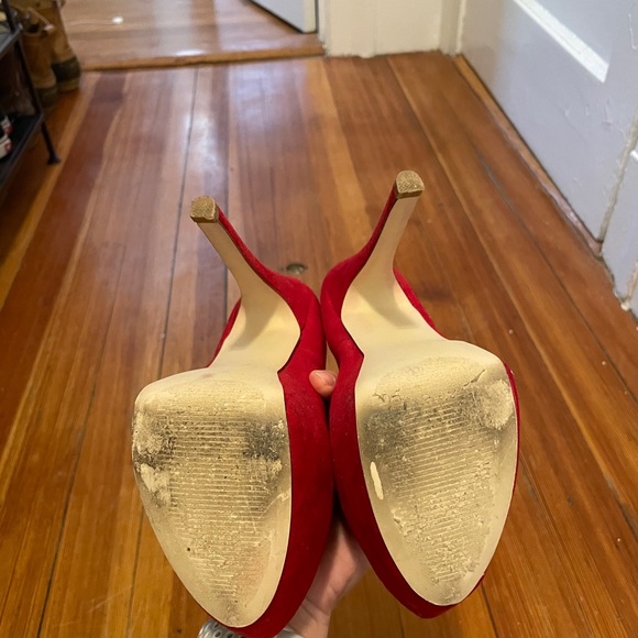 Classic red stilettos 👠 - Picture 3 of 6